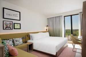 Bedroom Hampton By Hilton High Wycombe