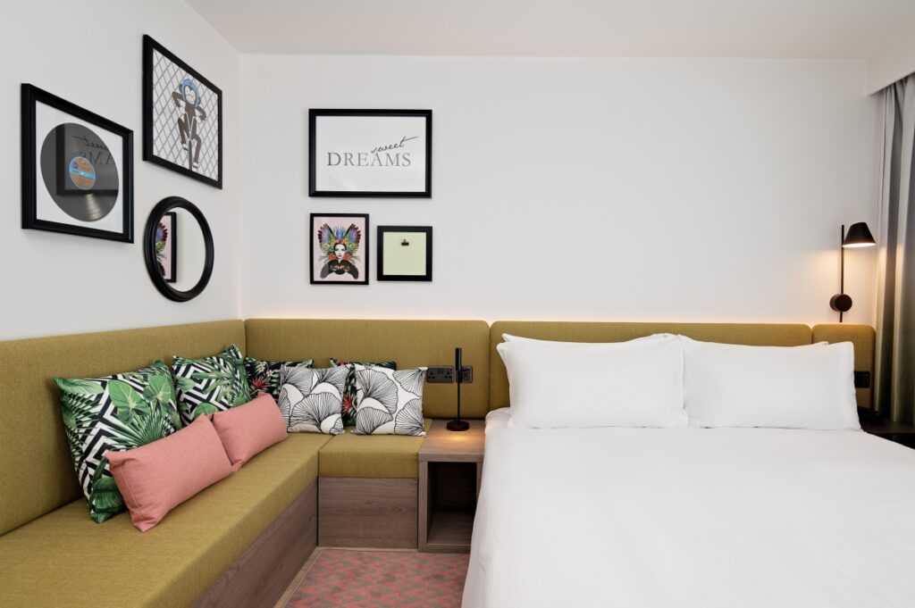 Bedroom Hampton By Hilton High Wycombe