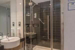 Holiday Inn Express Preston Bedroom hiex